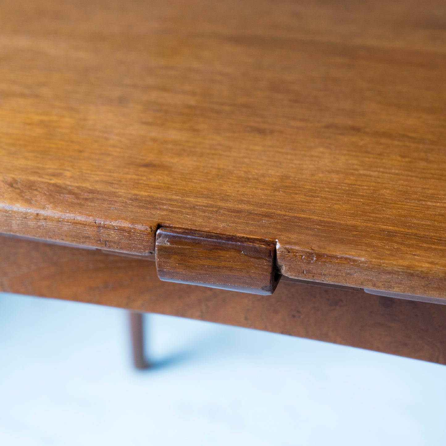 Tavolo Quadrato Danese in Teak Anni ’60 – Design Vintage Scandinavo