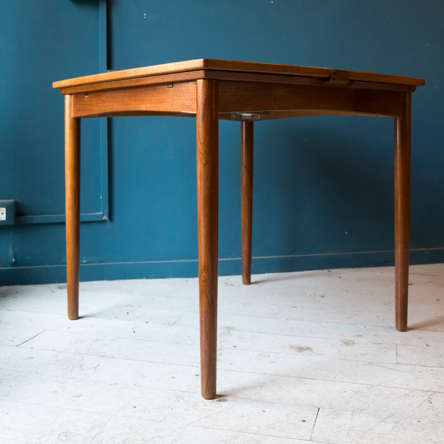 Tavolo Quadrato Danese in Teak Anni ’60 – Design Vintage Scandinavo