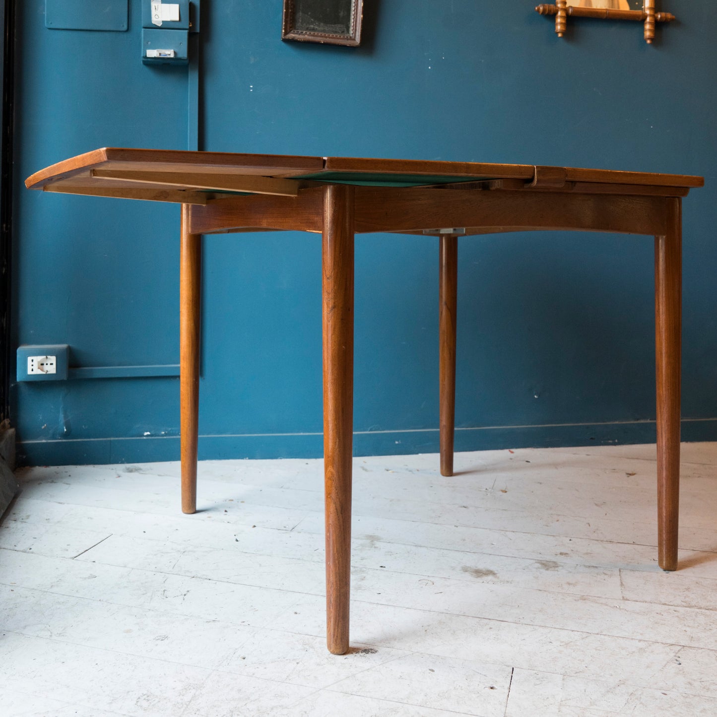 Tavolo Quadrato Danese in Teak Anni ’60 – Design Vintage Scandinavo