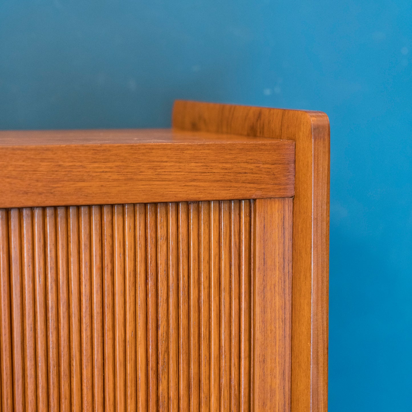 Highboard Scandinavo Anni '60 in Teak – Mobile Mid-Century Modern Elegante