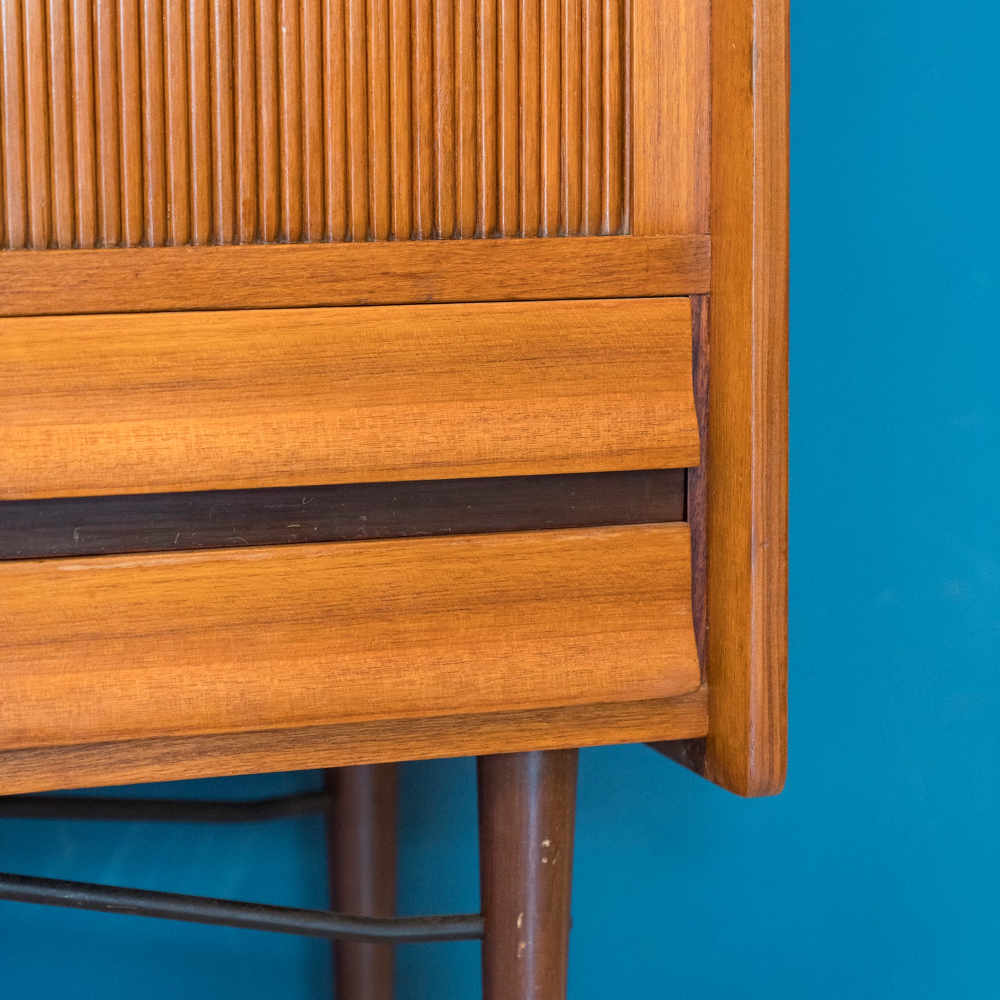 Highboard Scandinavo Anni '60 in Teak – Mobile Mid-Century Modern Elegante
