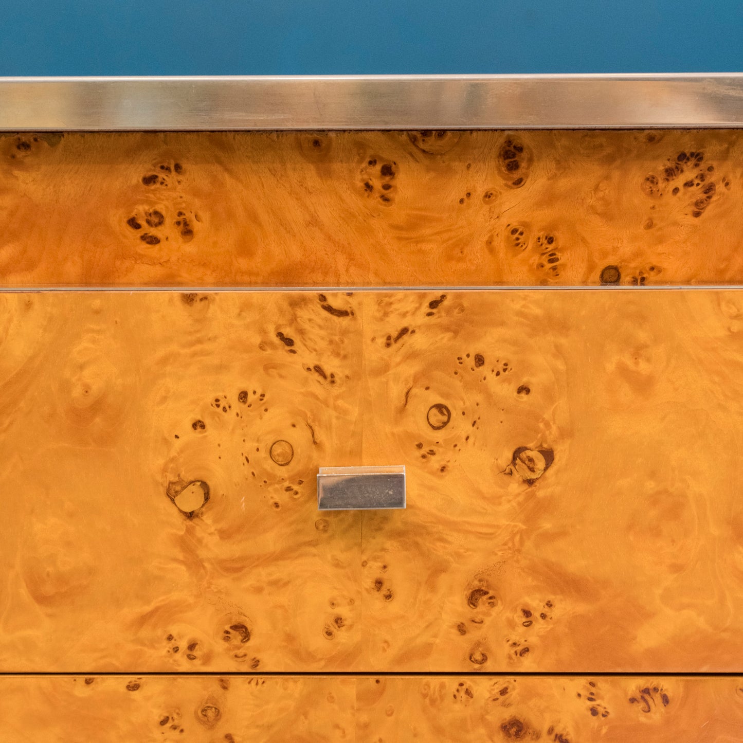 Sideboard Vintage Anni ’70 in Radica e Acciaio – Stile Willy Rizzo