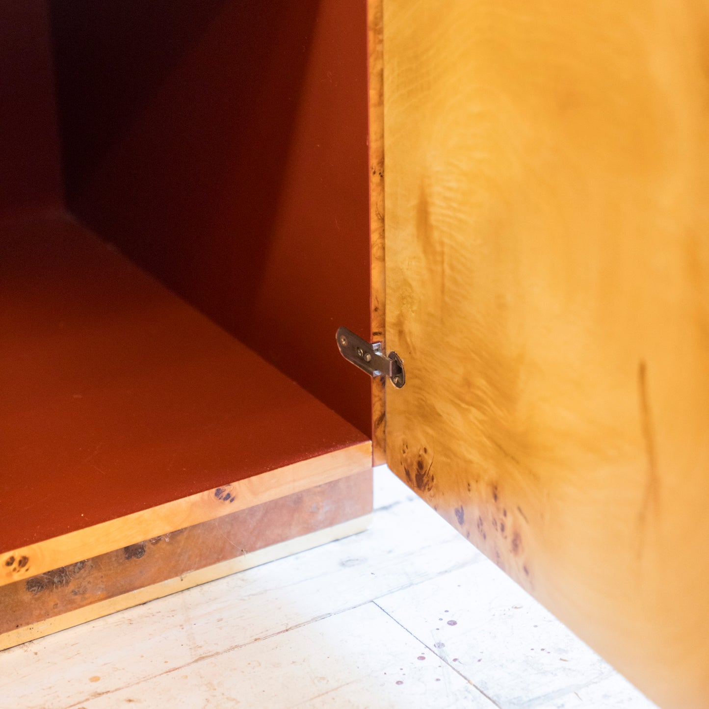 Sideboard Vintage Anni ’70 in Radica e Acciaio – Stile Willy Rizzo