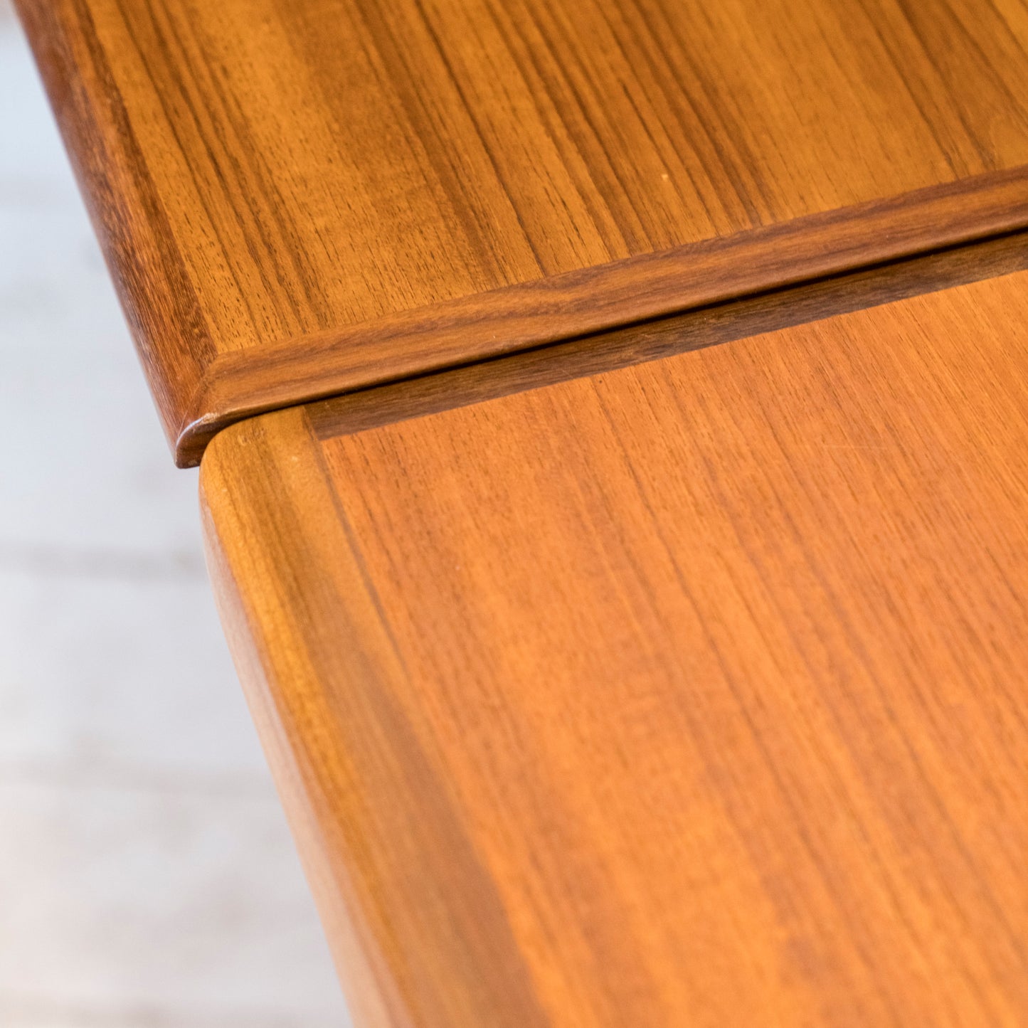 Tavolo Quadrato Danese in Teak Anni ’60 – Design Vintage Scandinavo