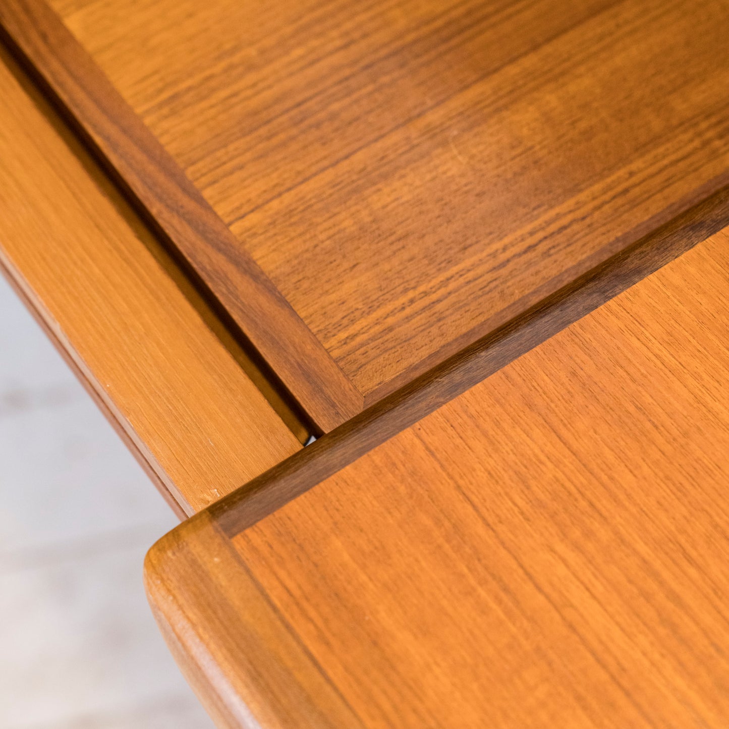 Tavolo Quadrato Danese in Teak Anni ’60 – Design Vintage Scandinavo
