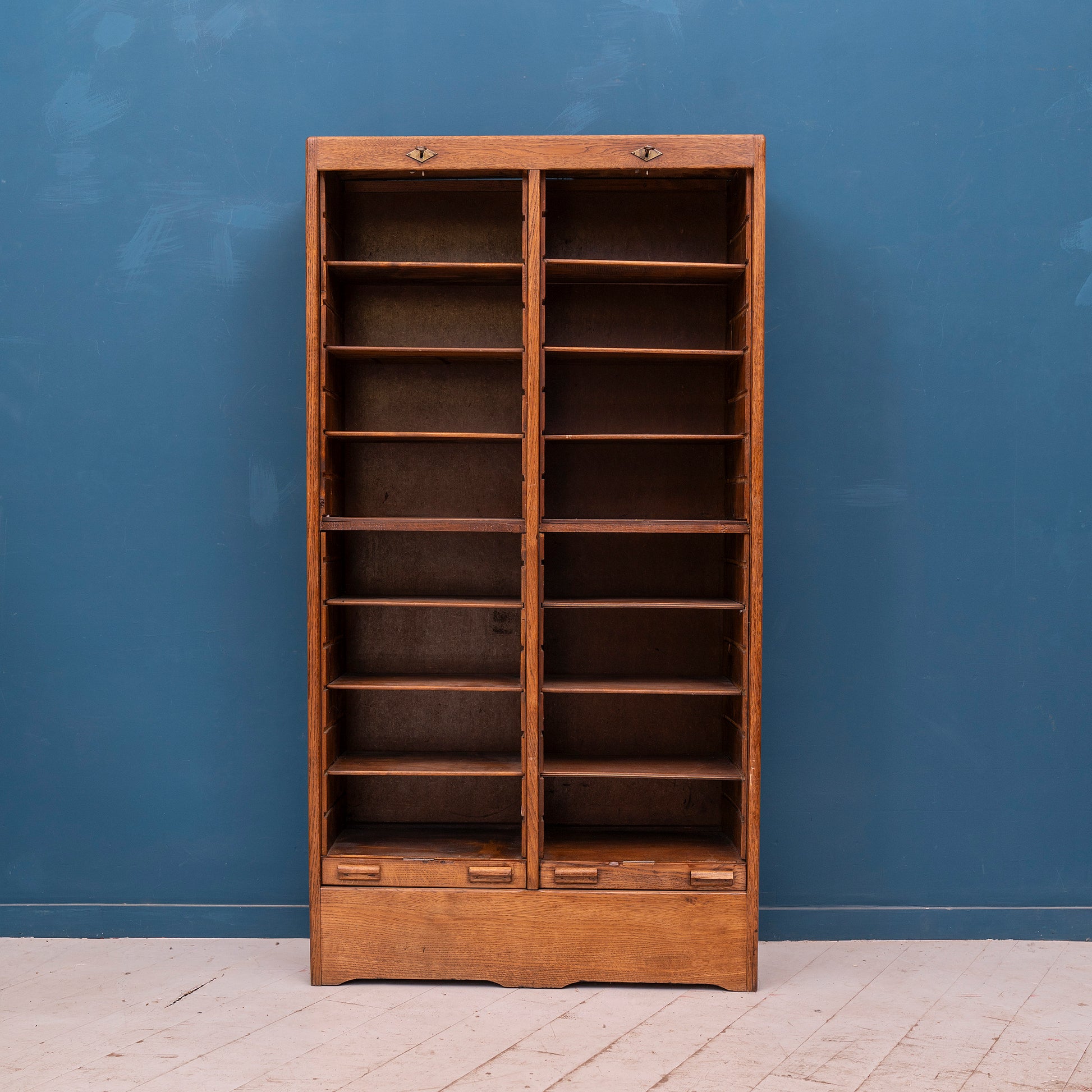 Mobile da archivio francese con 2 serrandine in legno di rovere - anni '30
