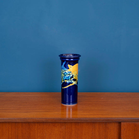 Vaso in ceramica smaltato blu con decoro astratto giallo e verde, tipico del '900.